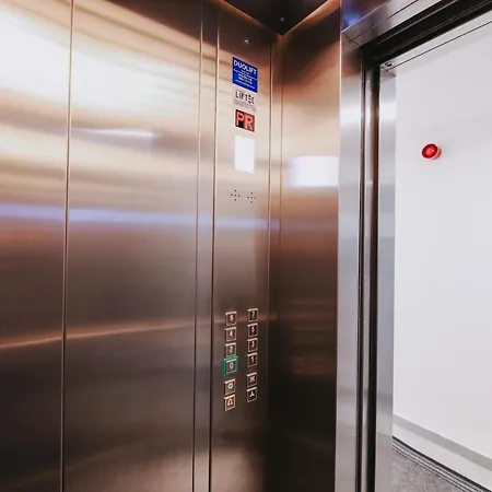 Jahorinska * 亚霍里纳