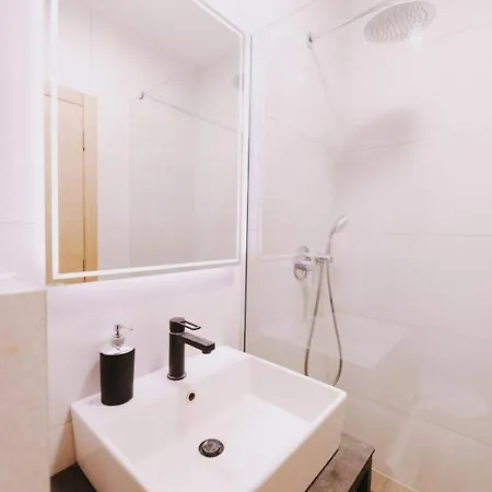 Jahorinska * 亚霍里纳